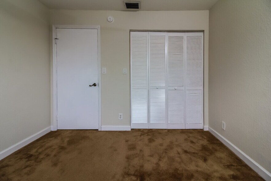 Building Photo - 9470 Aegean Dr