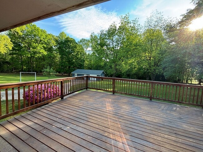 Building Photo - Space, Privacy & Flexibility – All in One Stunning Property