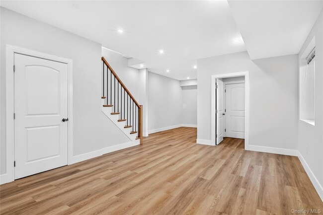 Building Photo - 42 Linwood Rd N