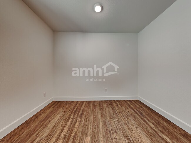 Building Photo - 3333 Blodwen St