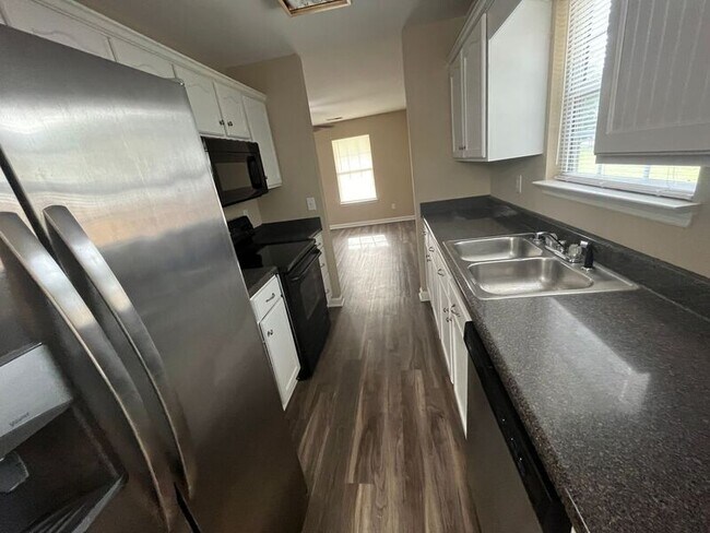 Building Photo - 60 Mineola Ave