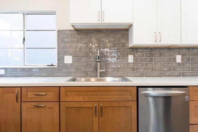 Building Photo - Thoughtfully Updated 2 bedroom Home in Pacific Grove