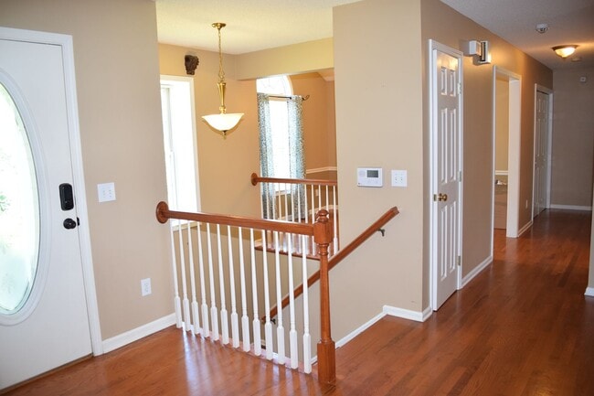 Building Photo - Spacious 3-Bedroom, 3-Bath Home with Bonus...
