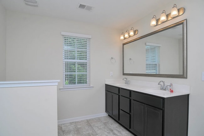 Building Photo - 429 Eastfair Dr