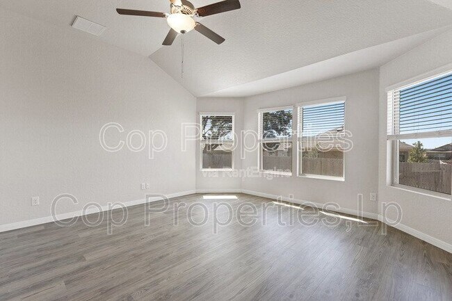 Building Photo - 1133 Eagle Xing