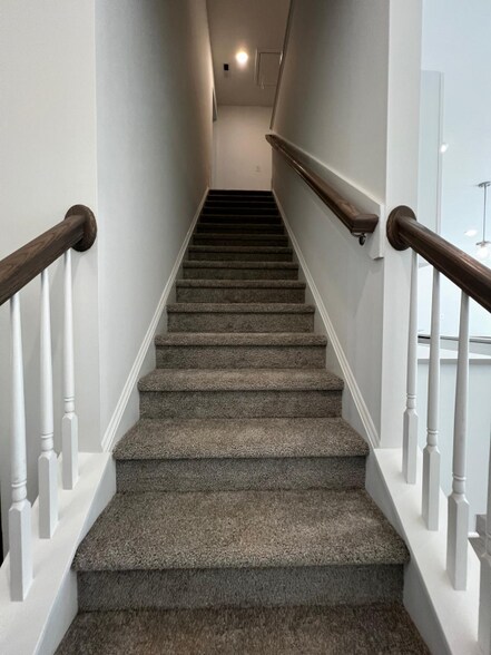 Building Photo - 176 Kobus Ct