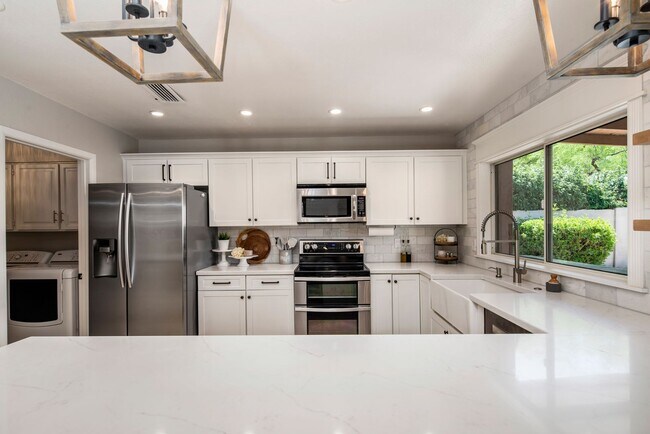 Building Photo - **STUNNING 3 BEDROOM/2 BATHROOM FULLY RENOVATED HOME IN SCOTTSDALE!! (THUNDERBIRD & 52ND ST)**