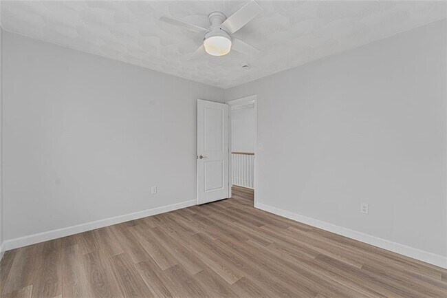 Building Photo - 47 Windsor Rd