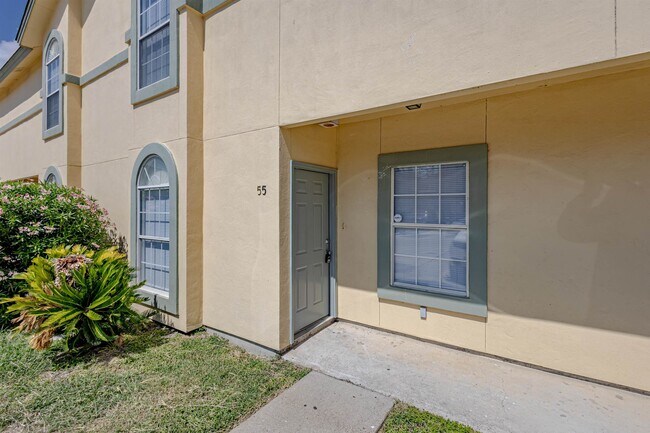 Building Photo - 1000 Ranchway Dr