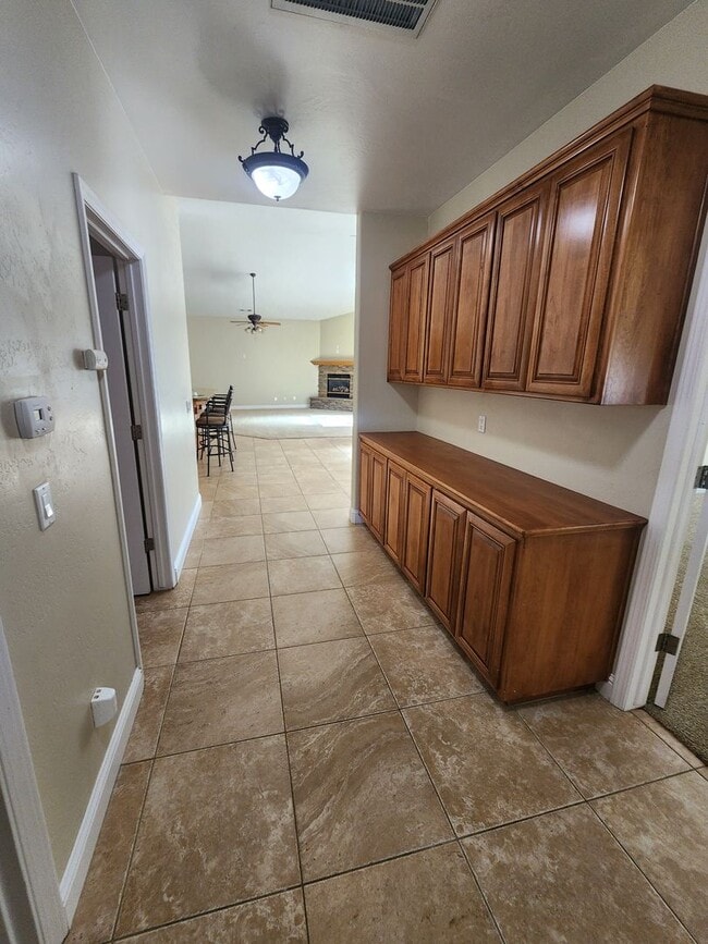 Building Photo - Gorgeous and Spacious 4 Bedroom Home