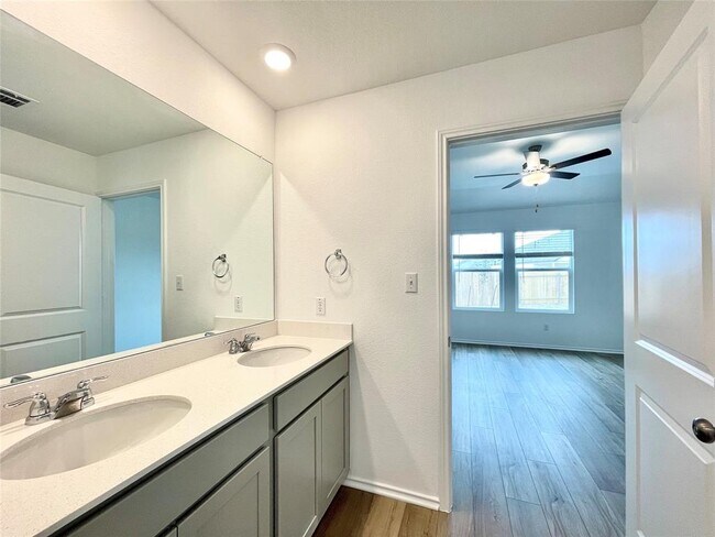 Building Photo - 431 Sebring Cir