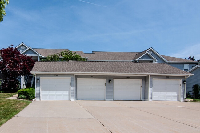 Building Photo - 1704 Weatherstone Dr