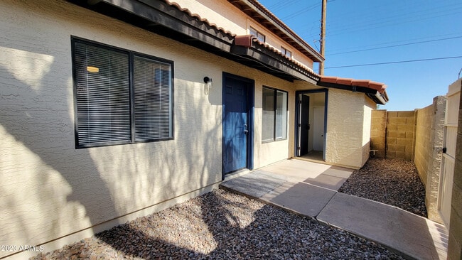 Building Photo - 6147 E Greenway St