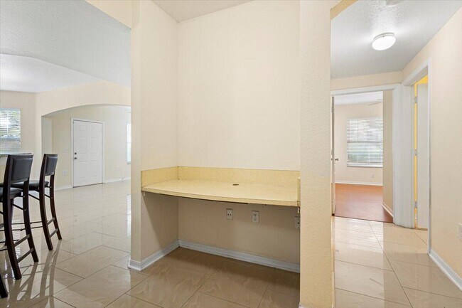 Building Photo - 110 SW Peacock Blvd