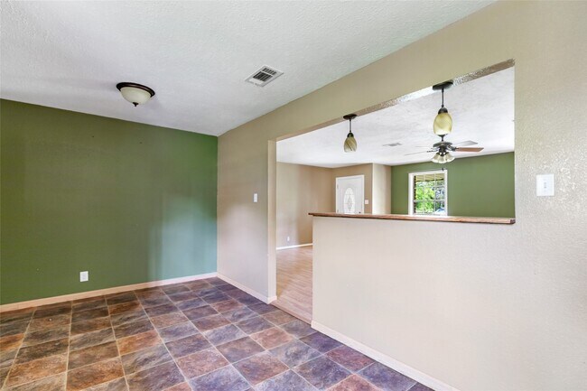 Building Photo - 27311 Kingport Dr
