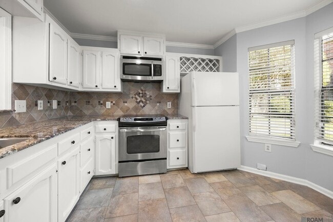Building Photo - 9817 Siegen Ln