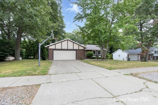 Building Photo - Charming 3-Bedroom Home in Walker – Conven...