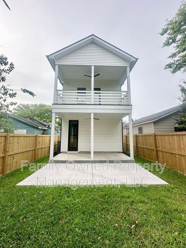 Building Photo - 2245 Fillmore St