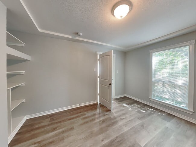 Building Photo - Updated 4-Bedroom Corner Lot Home with Granite Kitchen in Irving, TX