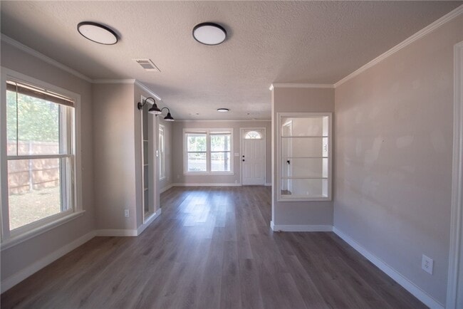 Building Photo - 107 N Banks St