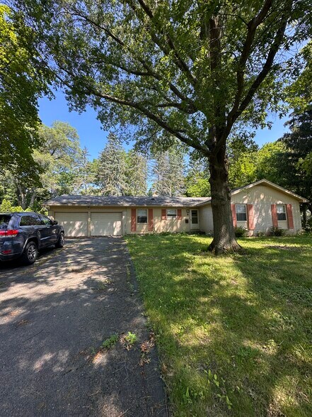 Primary Photo - 9 Courtenay Cir