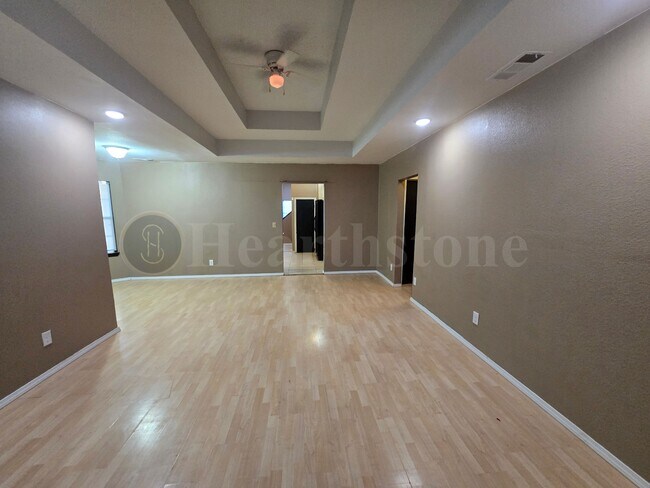 Building Photo - 1307 Gidding St