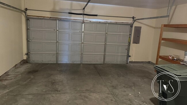 Building Photo - RATE DROP ALERT! (was $2100/month)