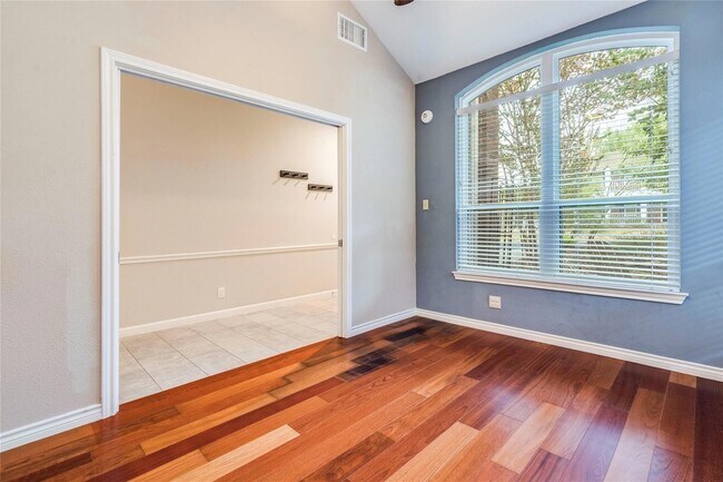 Building Photo - 10803 Sans Souci Pl