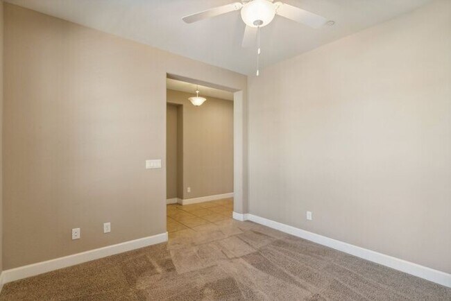 Building Photo - Welcome to this Charming 5 bedroom, 3.5 ba...