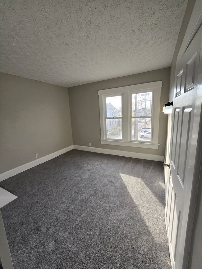 Building Photo - 4 BEDROOM SINGLE FAMILY HOME