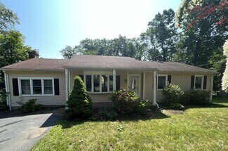 Building Photo - Spacious 3 Bedroom Ranch