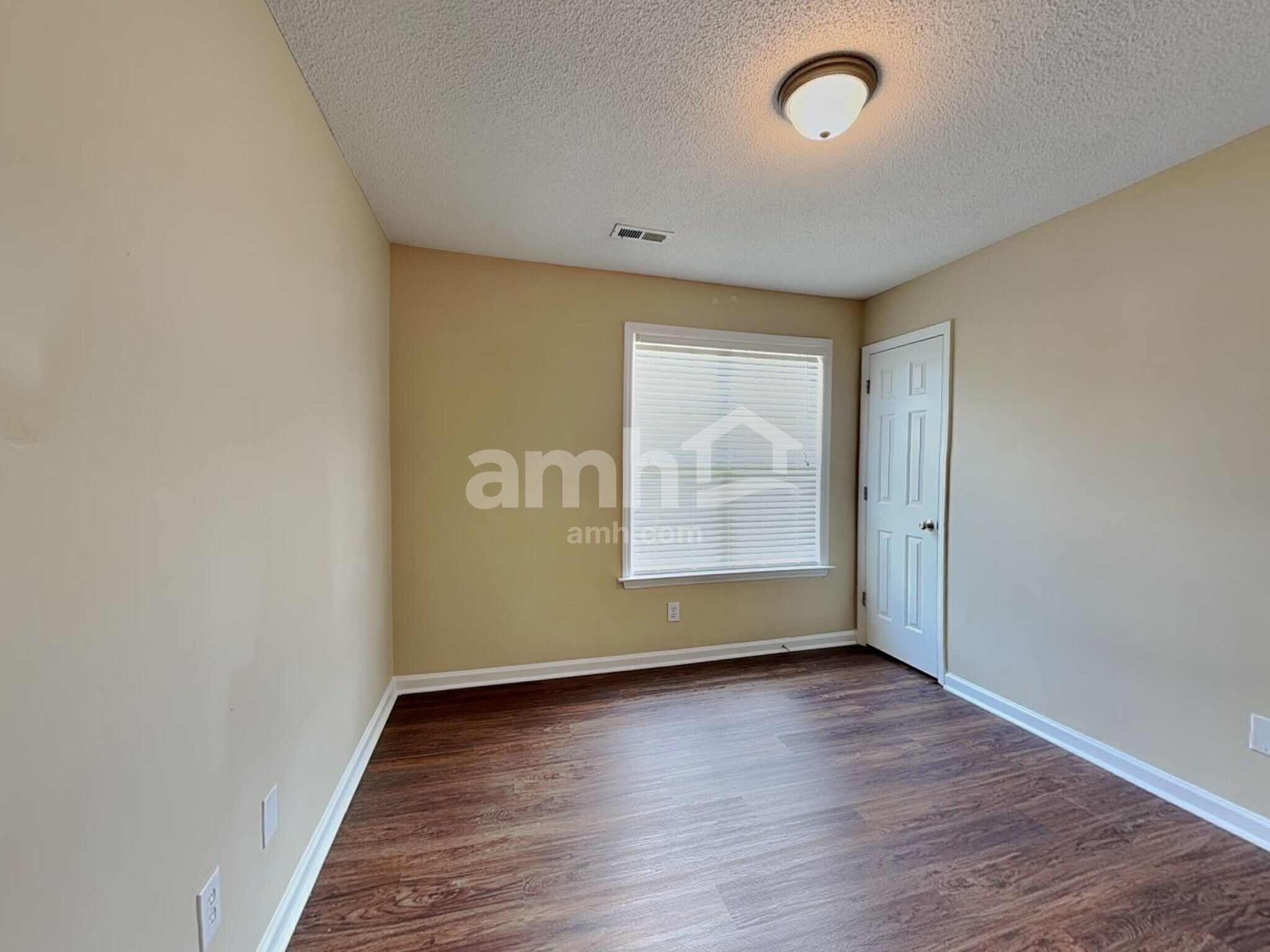 Building Photo - 100 Creekbank Ct