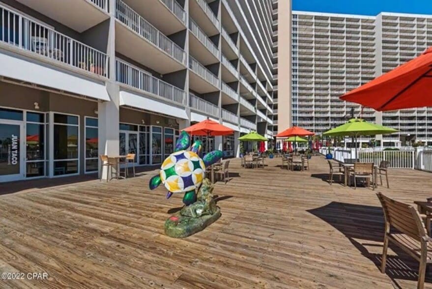 Building Photo - 9860 S Thomas Dr