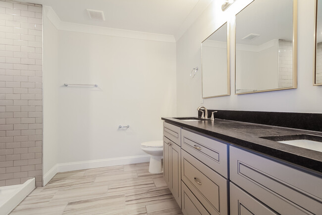 Building Photo - 3 Bedroom in Greenville