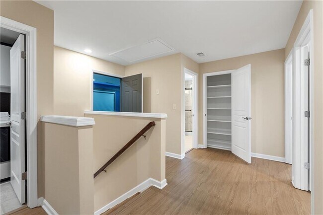 Building Photo - 865 Great Glen Pl