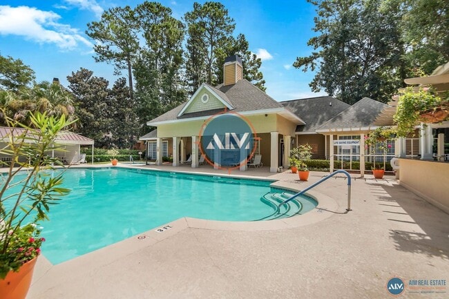 Building Photo - Second Floor Two Bedroom Summer House Cond...