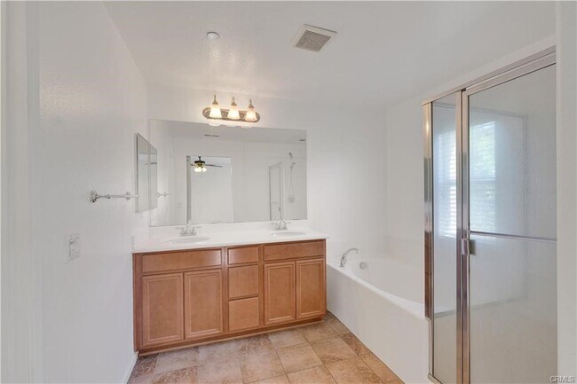 Building Photo - 15723 Parkhouse Dr