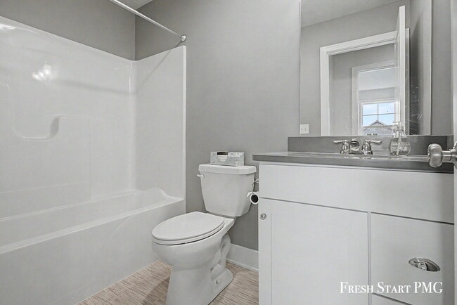 Building Photo - 3-Bed with 2.5 Baths in Rockford's Serene Setting with Fenced in Yard