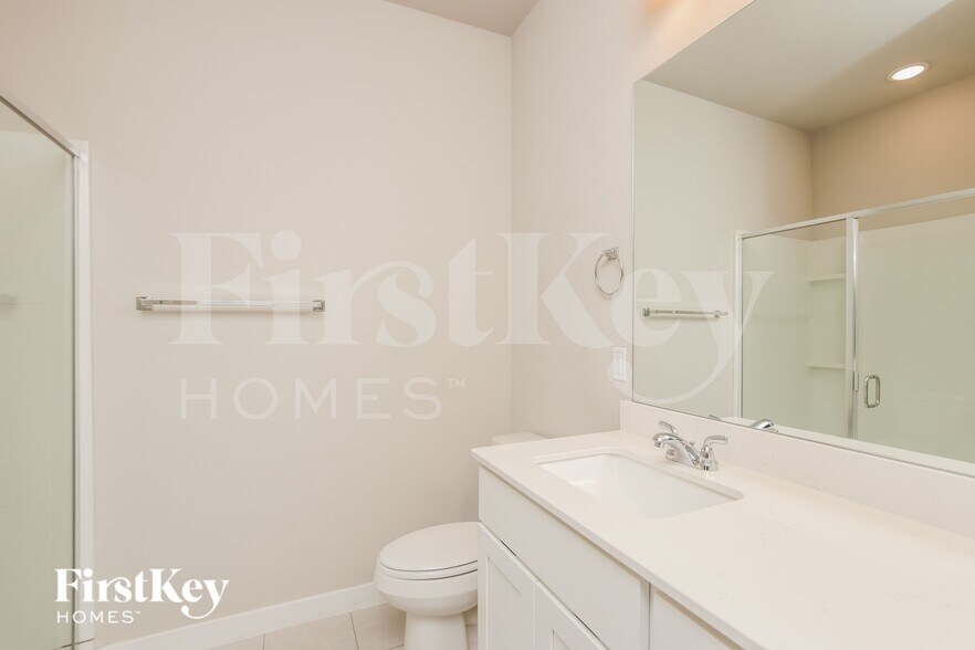 Building Photo - 323 Aveen Path