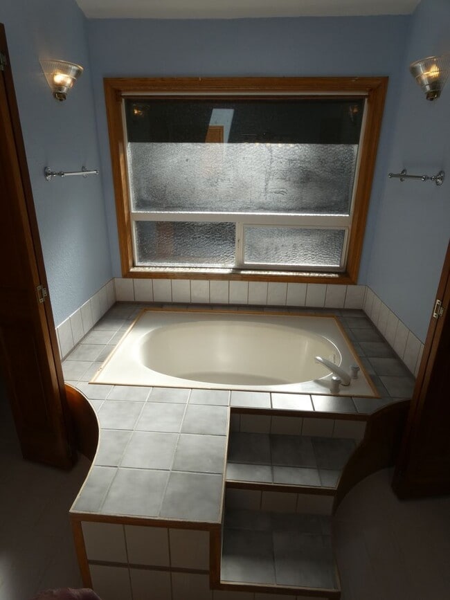 Building Photo - APPLICATION PENDING - *PNW Delight**