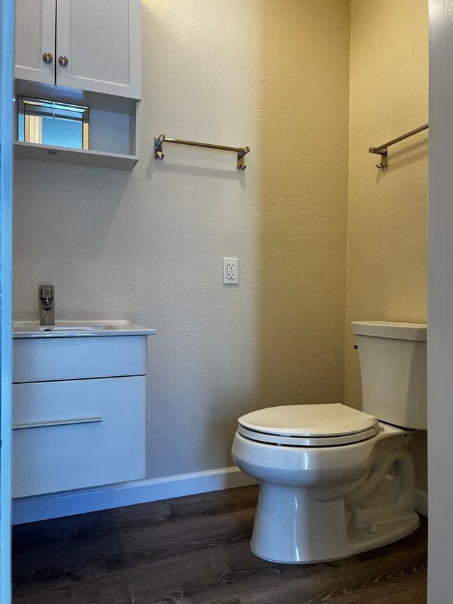 Building Photo - Great Inner Sunset Studio For Rent