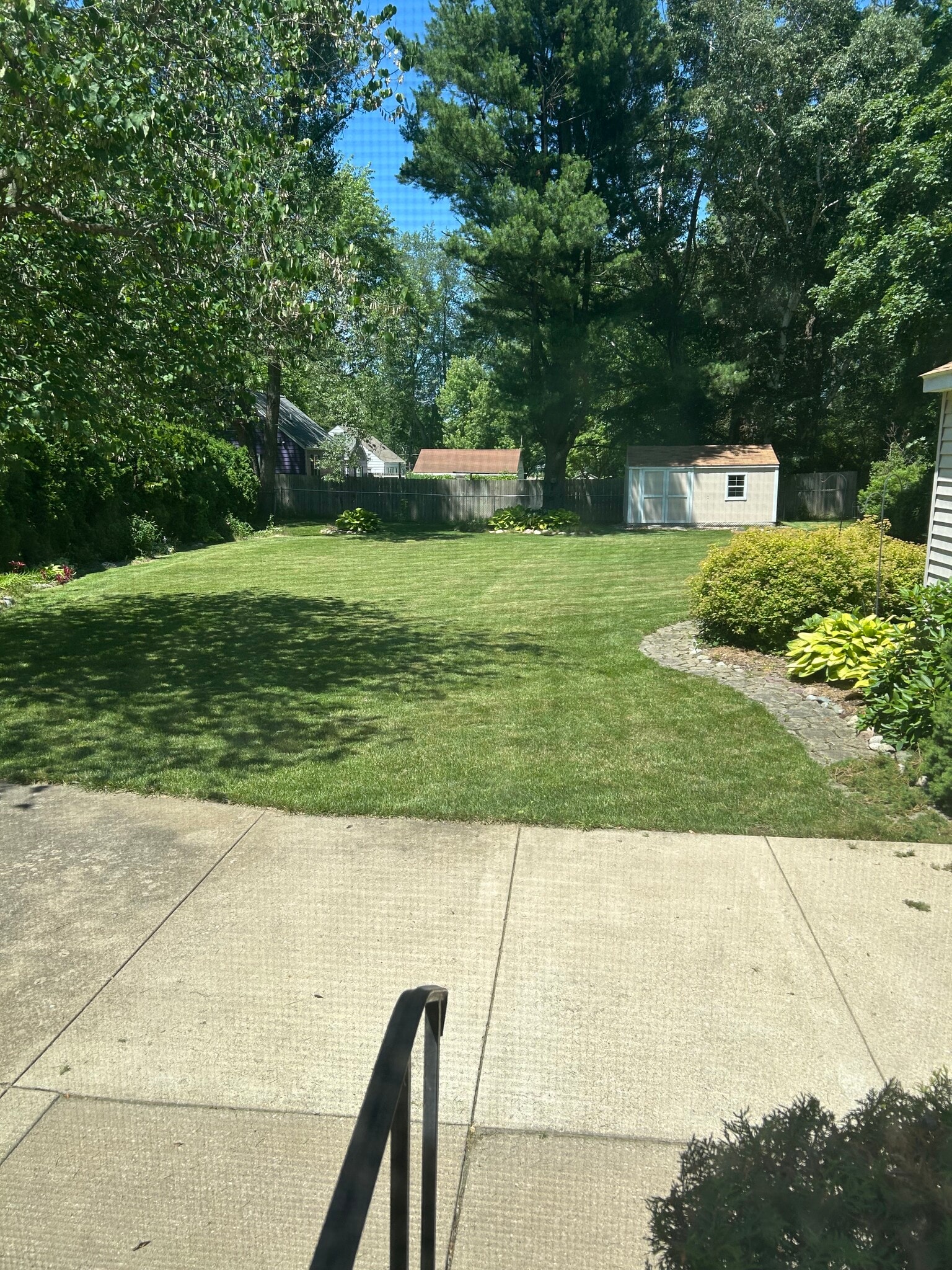 Park-like backyard - 3520 Iroquois Trl