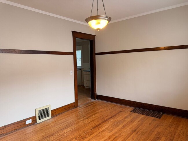 Building Photo - 1047 Sibley St NW