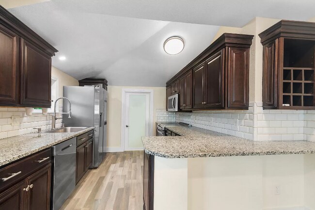 Building Photo - 710 S Pine St