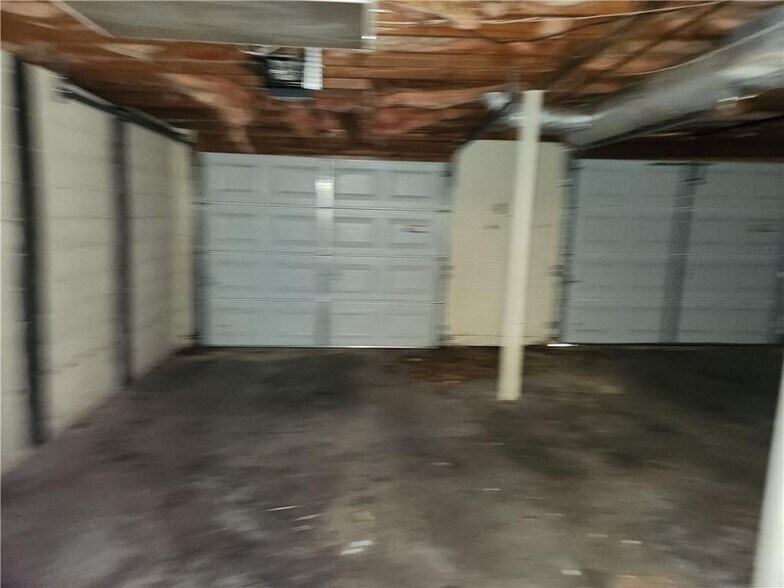 Building Photo - 3234 Valley View St