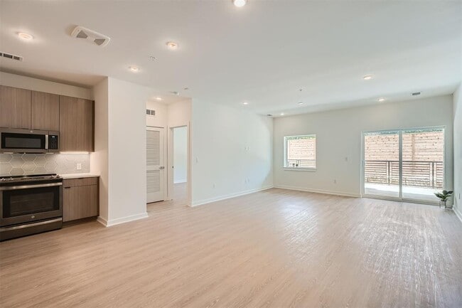 Building Photo - 4802 S Congress Ave
