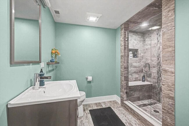 Building Photo - 2076 Valley Lo Ln