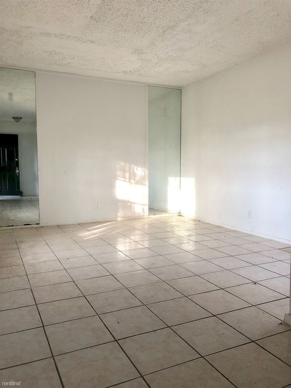 Family room - 1338 Churing Dr