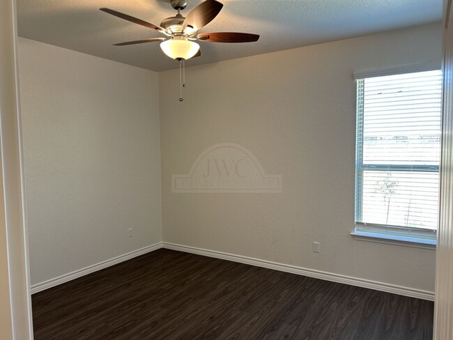 Building Photo - **2-Weeks Free Rent**5217 Rose Garden Loop...