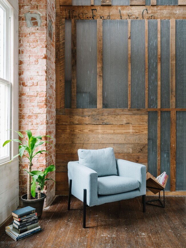 Building Photo - 215 Beauregard St